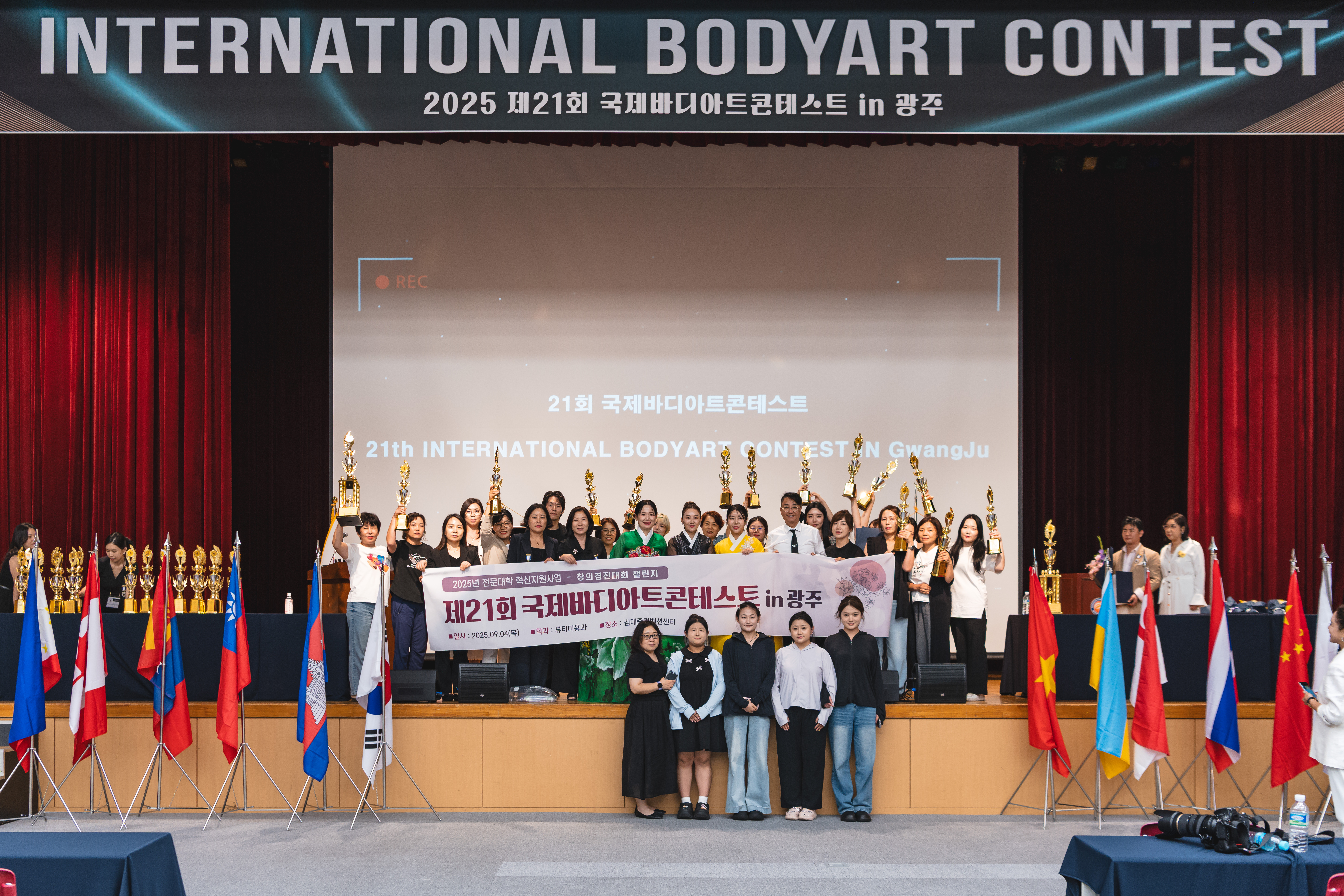 서영대 뷰티미용과 “제 21회 국제바디아트콘테스트 in 광주”에서 20명 전원 수상을 했다 상세정보 페이지로 이동하기